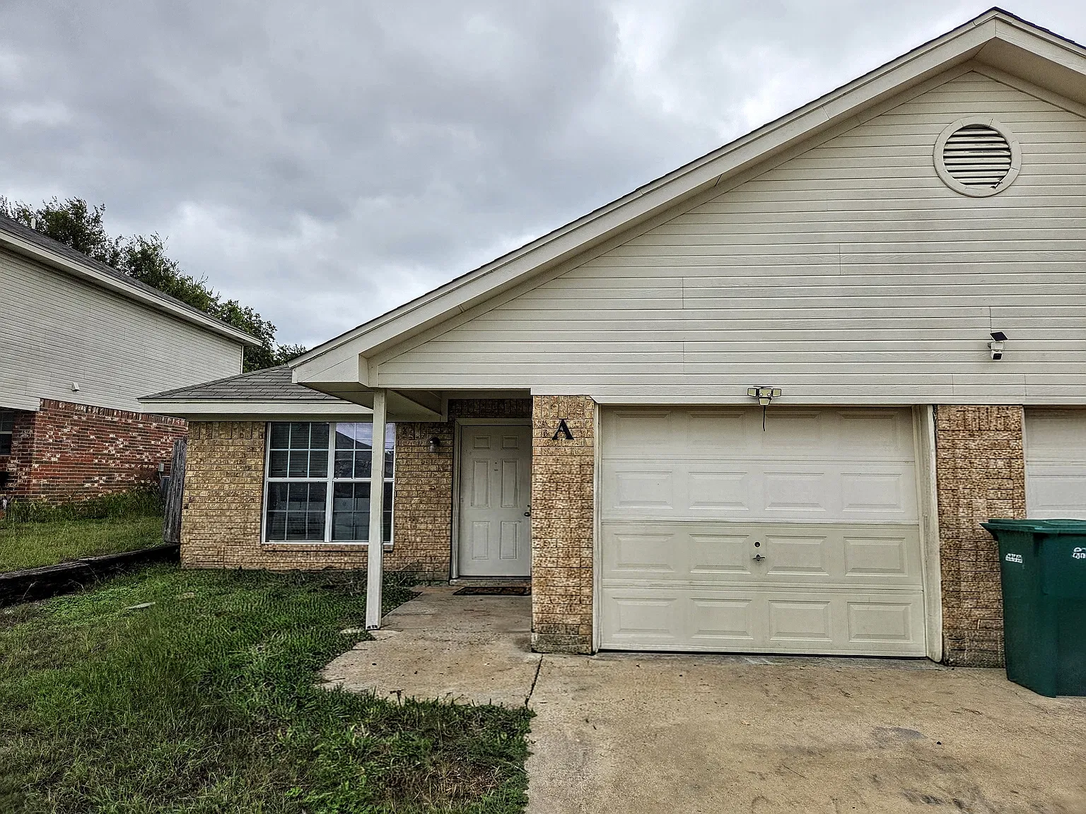 3 bed, 1224 sqft, $1,300 — Photo 1