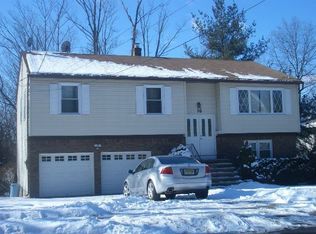 16 Evergreen Ave, Livingston, NJ 07039