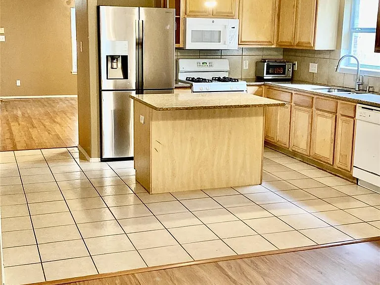 18034 Platinum Springs Dr — Photo 6