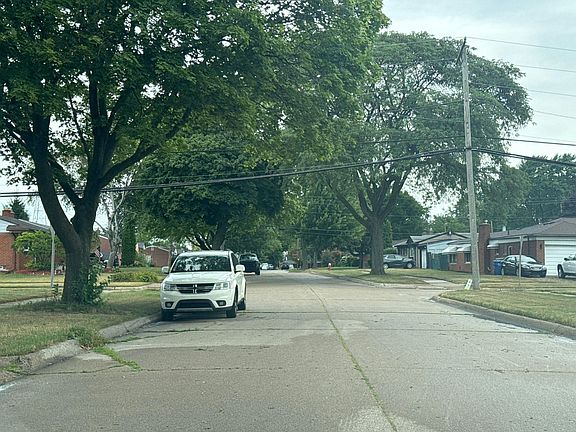 4th image of 30327 Flanders Ave