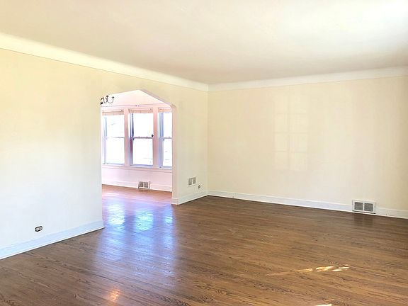 5th image of 2113 Suffolk Ave