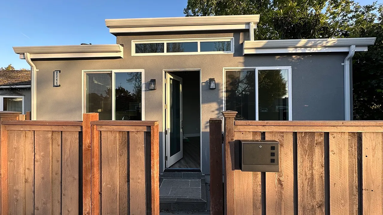 2 bed, 685 sqft, $3,500 — Photo 1