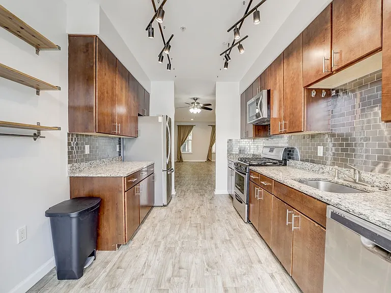 2501 Sayles Pl SE #9 — Photo 3