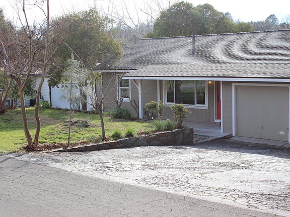 2nd image of 220 Daniels