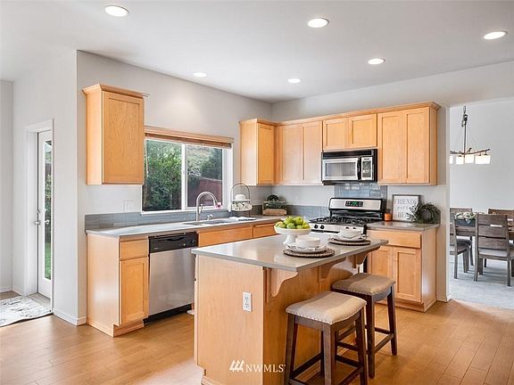 5th image of 1754 26th Ave NE