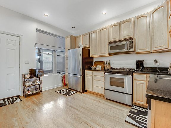 3rd image of 2623 N Whipple St #1