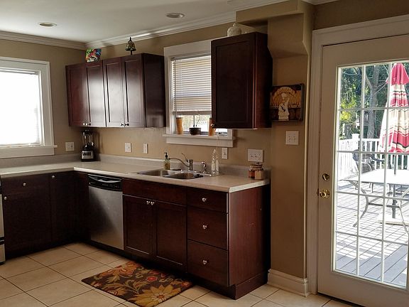 5th image of 230 Castle Shannon Blvd