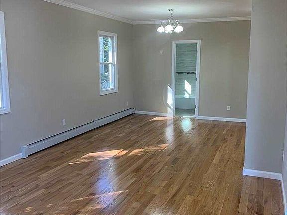 3rd image of 330 Travis Ave