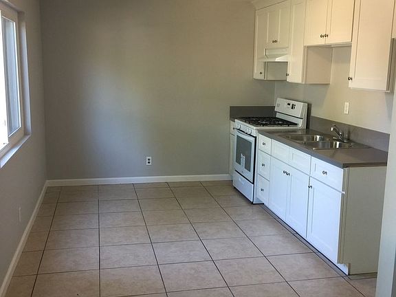 4th image of 944 E Deodar St APT 4