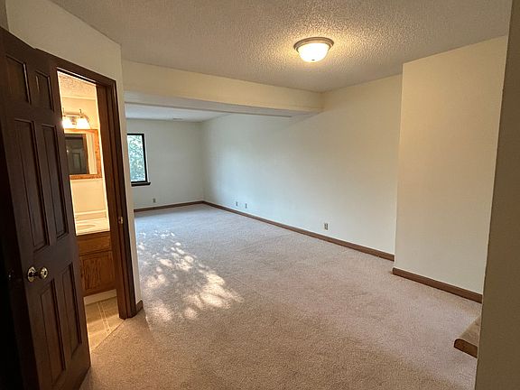 5th image of 2326 Hillcrest Dr #2326