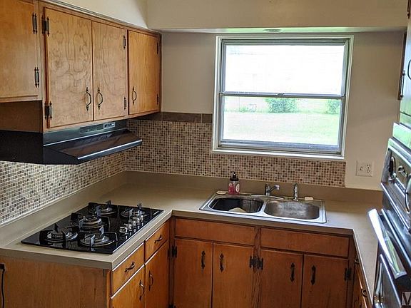 2nd image of 1715 Latham Ave