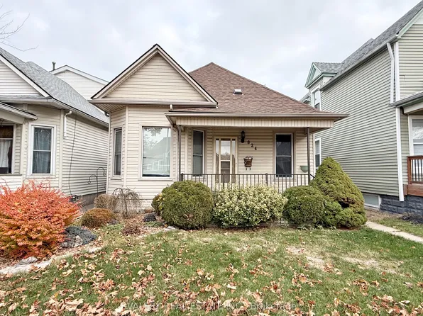 824 Lincoln Rd, Windsor, ON N8Y 2H1