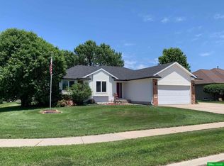 1552 W Brewer Dr, Fremont, NE 68025
