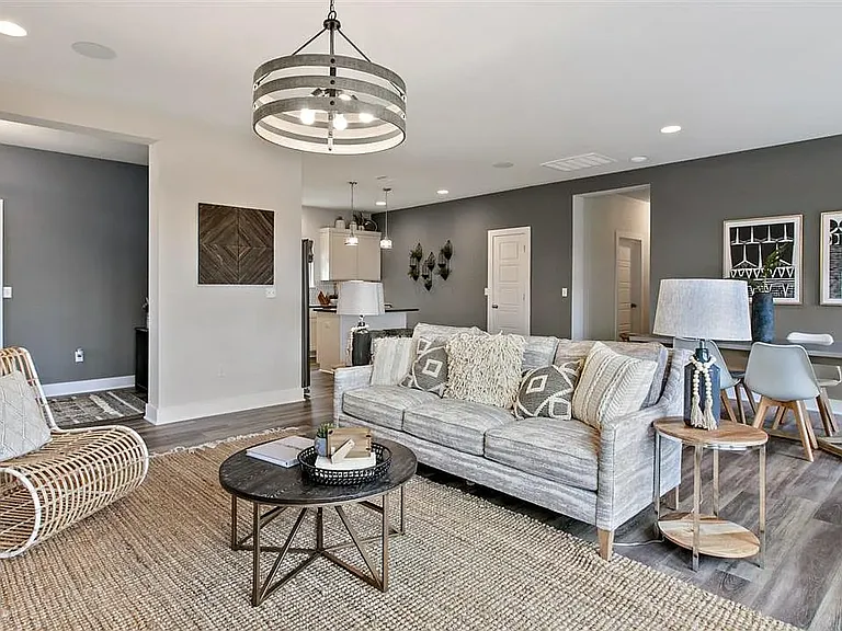 10212 Laurie Ln #0 — Photo 4