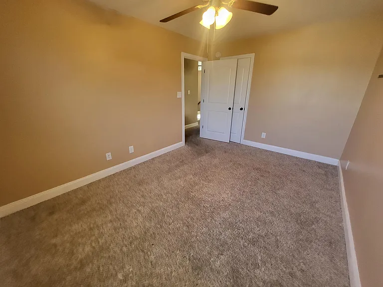 703 Jim Brown Dr — Photo 21