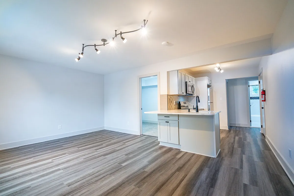 Building Photo - West Gate Apartments