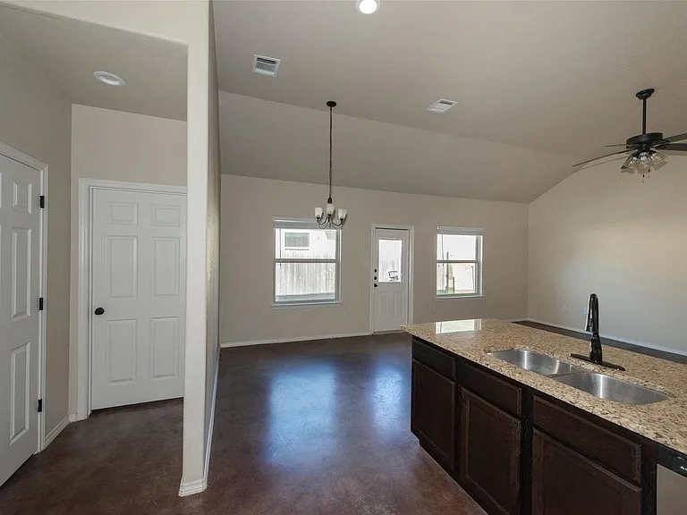 245 Joanne Loop #B — Photo 12