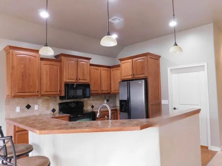 1013 E Camden Ln — Photo 9