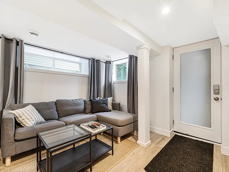 121 Hopewell Ave #B — Photo 8
