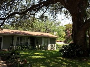 508 Mockingbird Ln, Devine, TX 78016