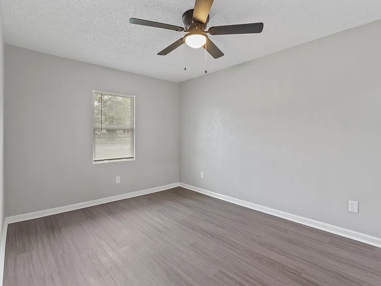 3847 Castle Hills Dr — Photo 11