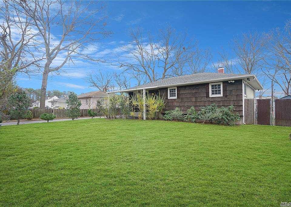 1st image of 160 Mastic Blvd E