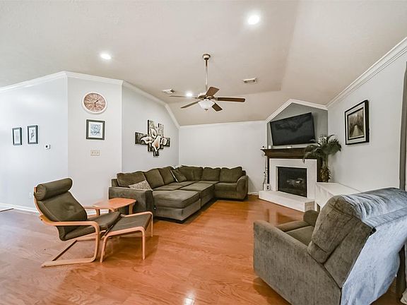 4th image of 1018 Canterbury Drive