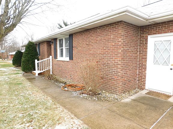 3rd image of 1123 E Tara Rd