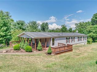 54 Buckingham Rd, Scenery Hill, PA 15360