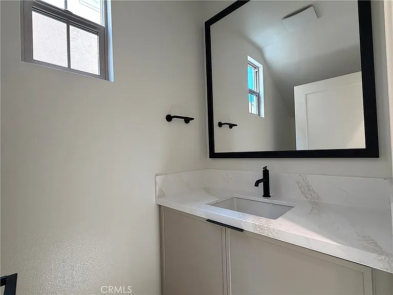 208 Maricopa — Photo 15