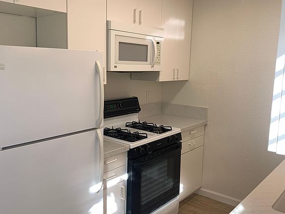 5th image of 4362 Louisiana St APT 4