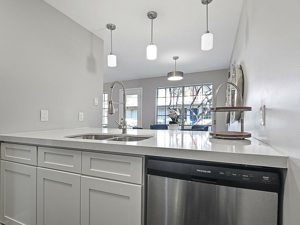 The Ashley at Bluffview Apartments 9401 Mixon Dr Dallas TX Zillow