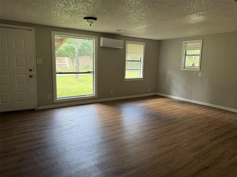 9084 Peggy Dr — Photo 3