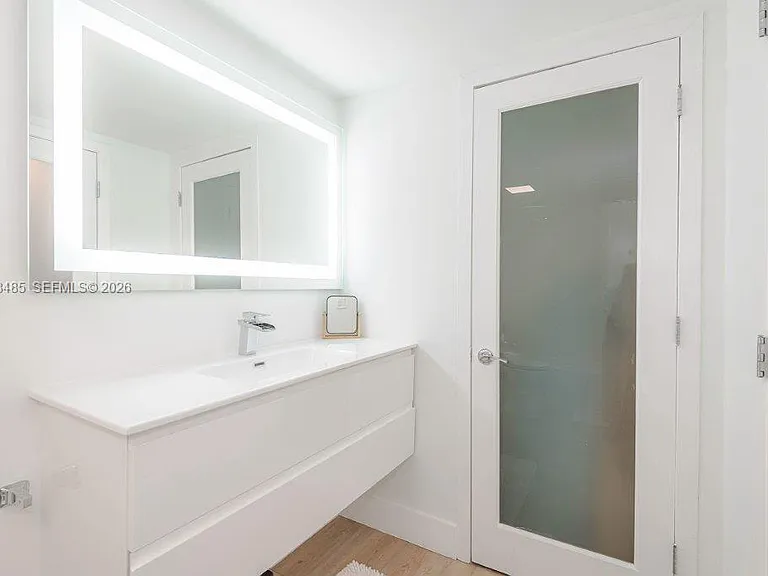2301 Collins Ave #927 — Photo 15
