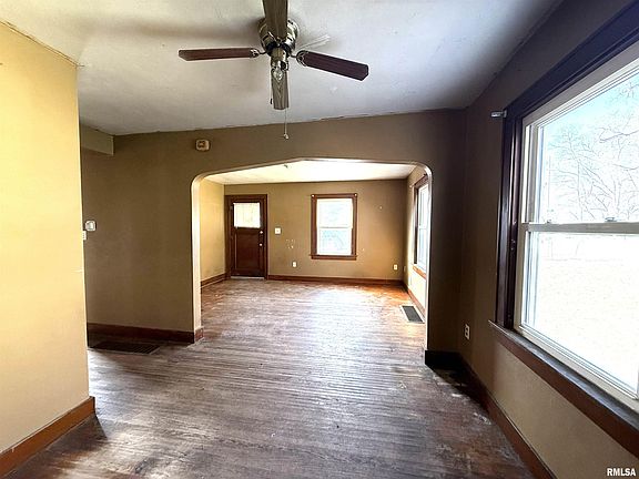 3rd image of 1802 Quaker St