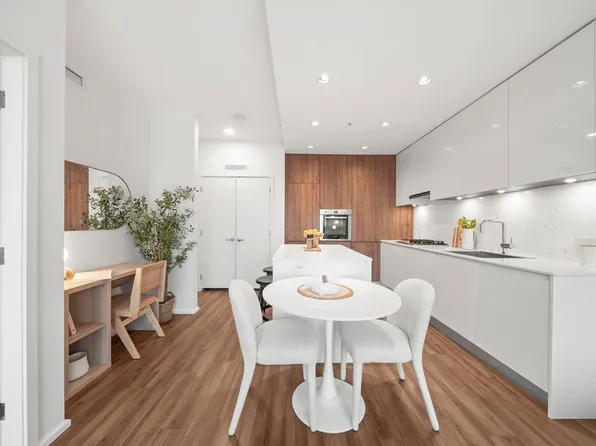 4650 Brentwood Blvd #2208, Burnaby, BC V5C 0M3