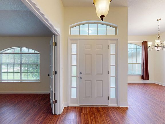 3rd image of 440 Crescent Pond Dr
