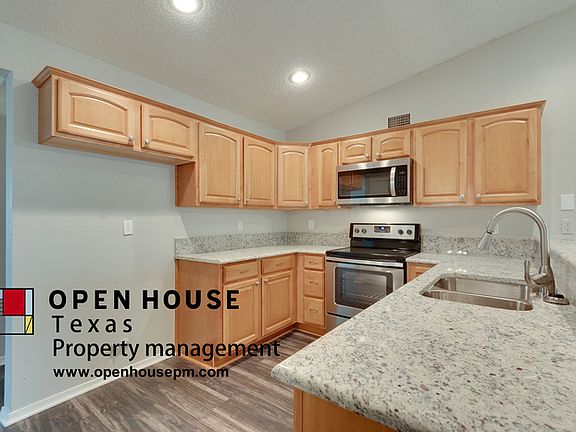 3rd image of 1004 Bellflower Ct