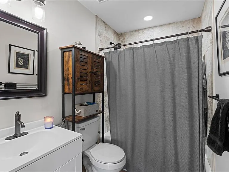 3418 Louise St — Photo 16