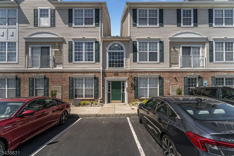 1st image of 141 Limerick Ln