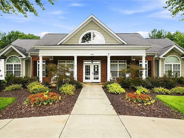 3204 Village Ln — Photo 35