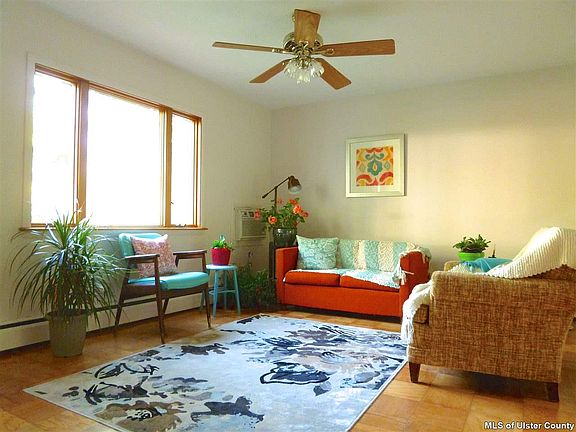 5th image of 9 Dover Ct
