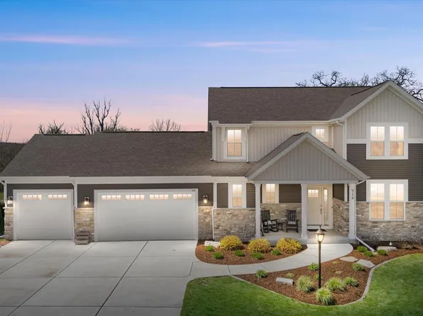 914 FoXWalk DRIVE, Waterford, WI 53185
