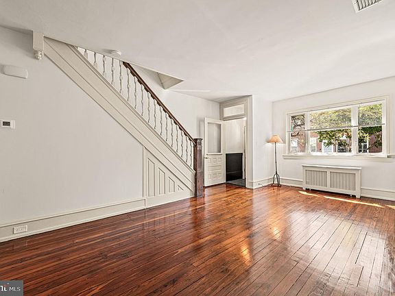 3rd image of 833 Morris St
