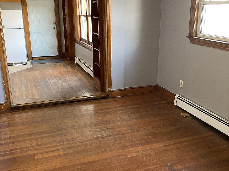2nd image of 10 Maple St APT 3