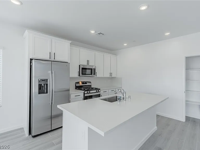3380 Sunlight Grove Ln — Photo 8