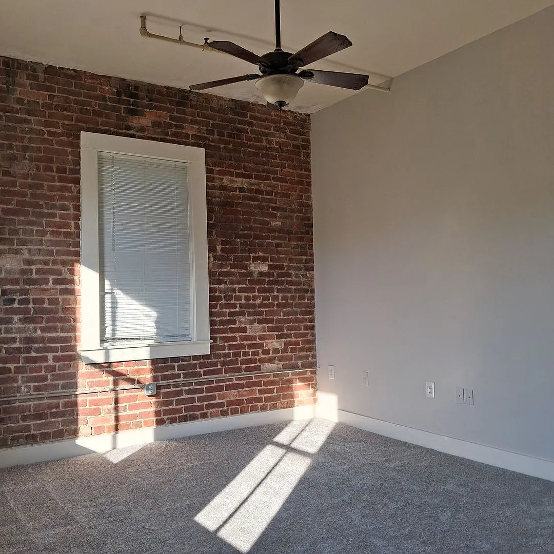 Weldon Downtown Apartments — Photo 4