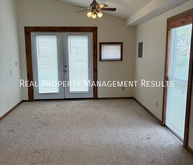 409 S Bosse Ave #B — Photo 2