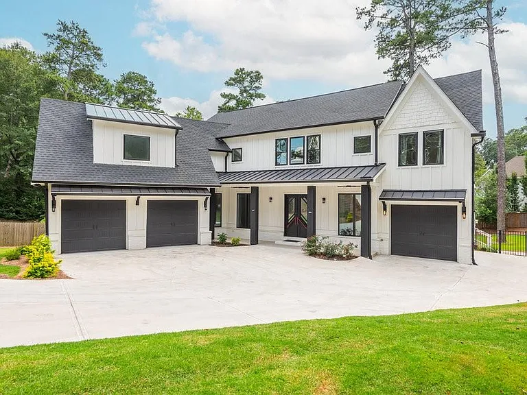 4056 Ashford Dunwoody Rd NE — Photo 4