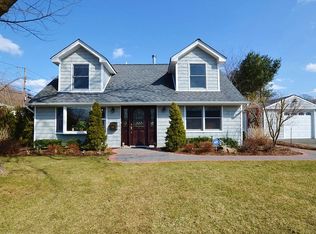 1 Fieldstone Dr, Syosset, NY 11791